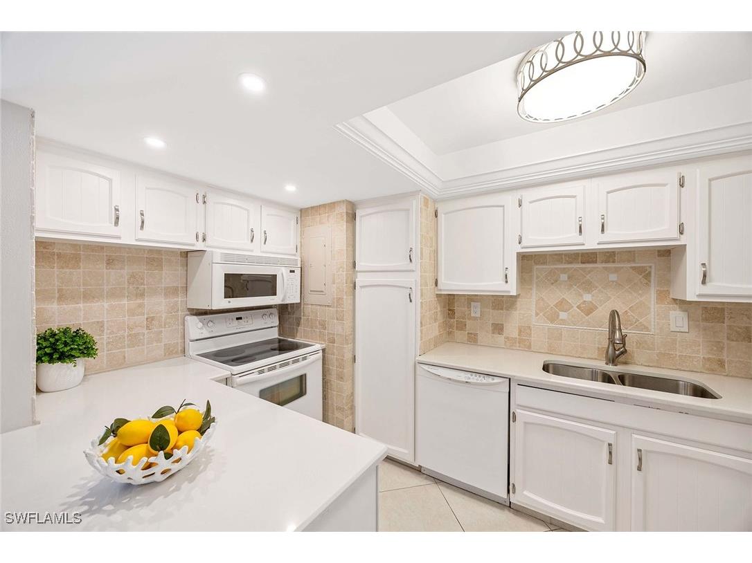 3443 Gulf Shore Boulevard N #314 Naples FL 34103 225067945 image4