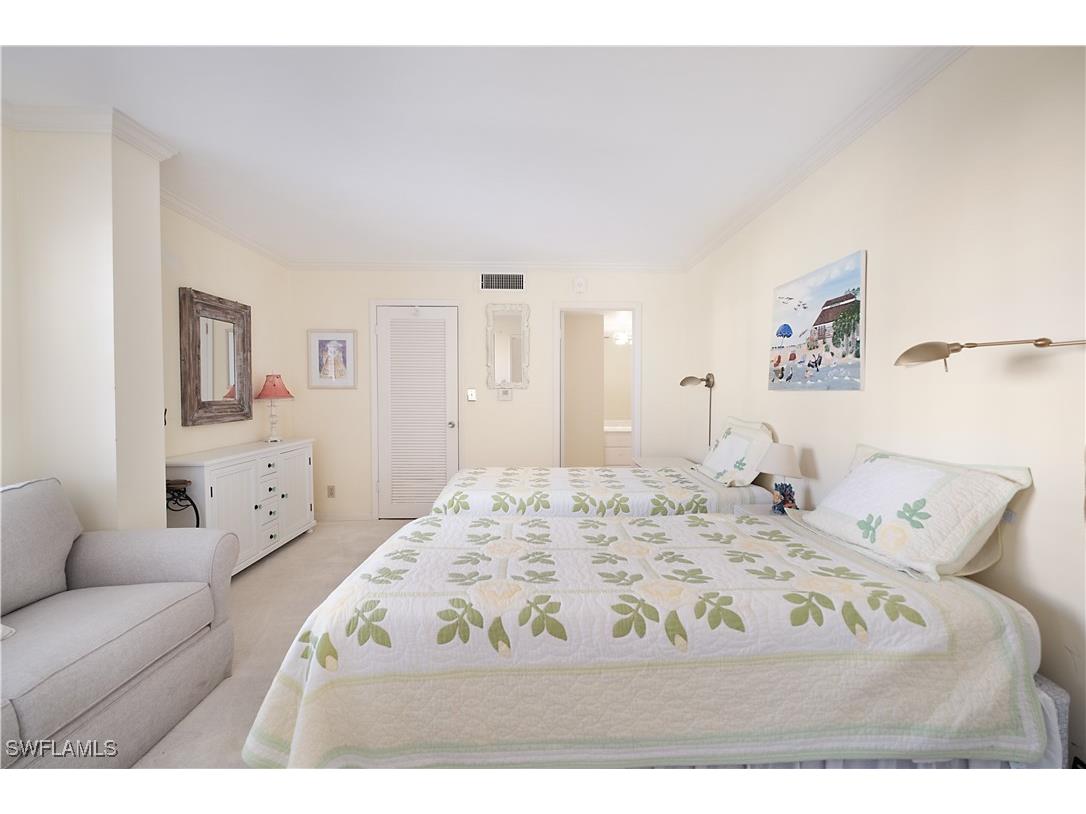 3443 Gulf Shore Boulevard N #504 Naples FL 34103 226005534 image10