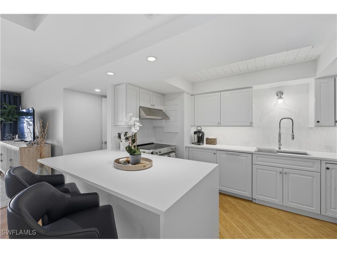 3443 Gulf Shore Boulevard N #711 Naples FL 34103 225073453 image5