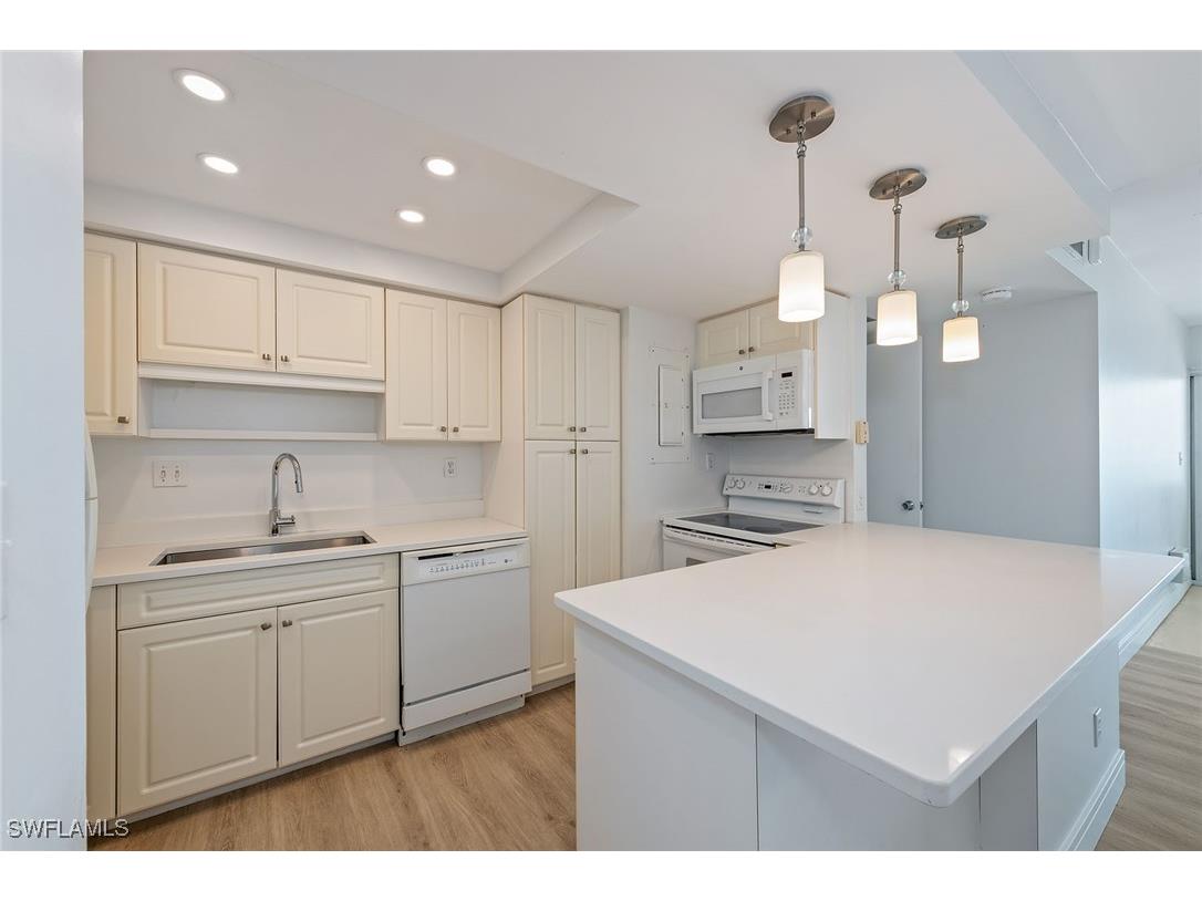 3443 Gulf Shore Boulevard N #810 Naples FL 34103 225079166 image6