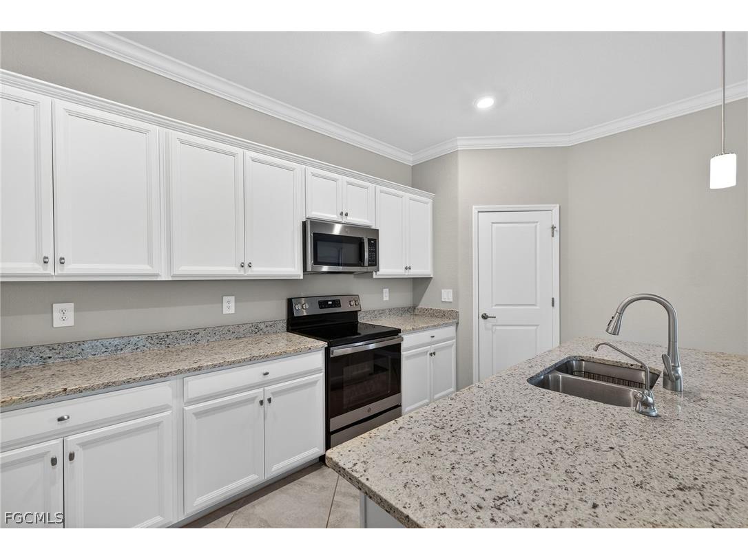3448 Murcia Court Fort Myers FL 33905 2026007495 image6