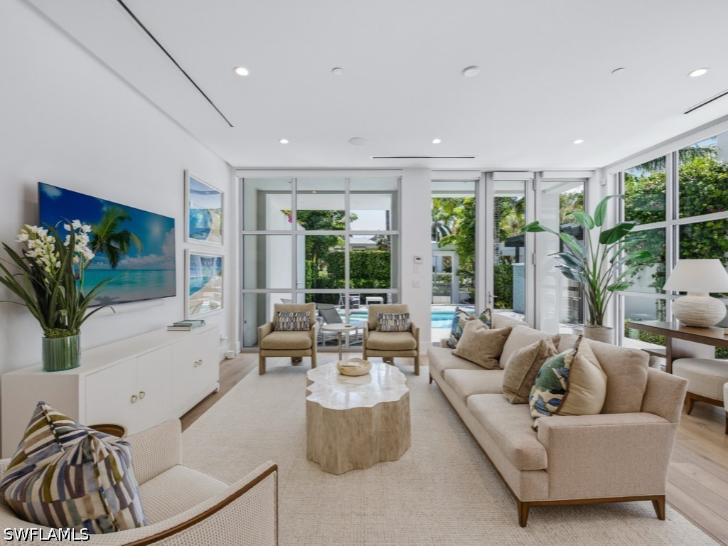 345 Banyan Boulevard #3 Naples FL 34102 226014337 image4