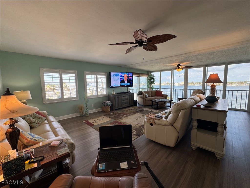 345 Mango Street #301 Fort Myers Beach FL 33931 2025016521 image8