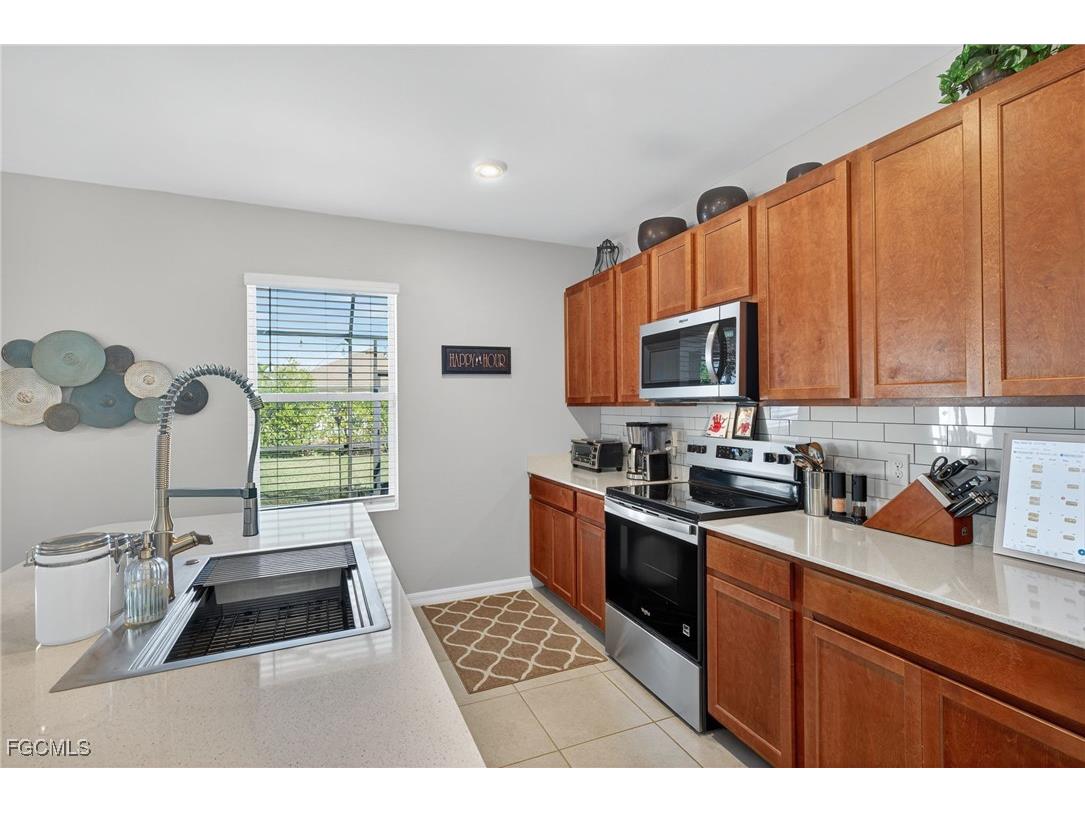 3453 Cancun Court Cape Coral FL 33909 2025020491 image7