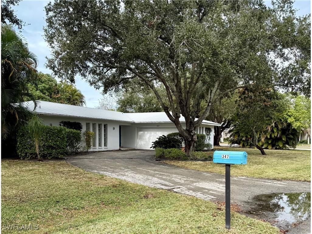 347 Burning Tree Naples FL 34105 226002203 image1