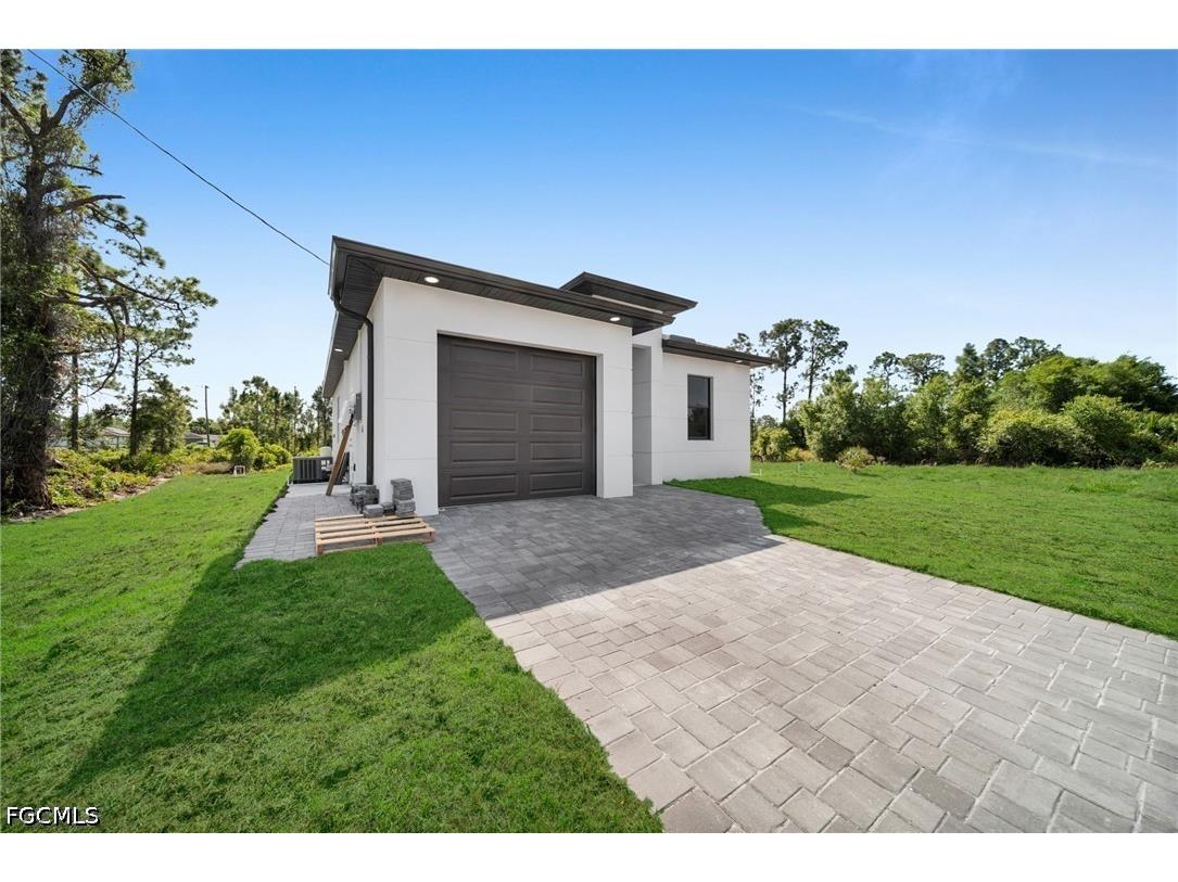 347 Columbus Boulevard S Lehigh Acres FL 33974 2026002711 image2
