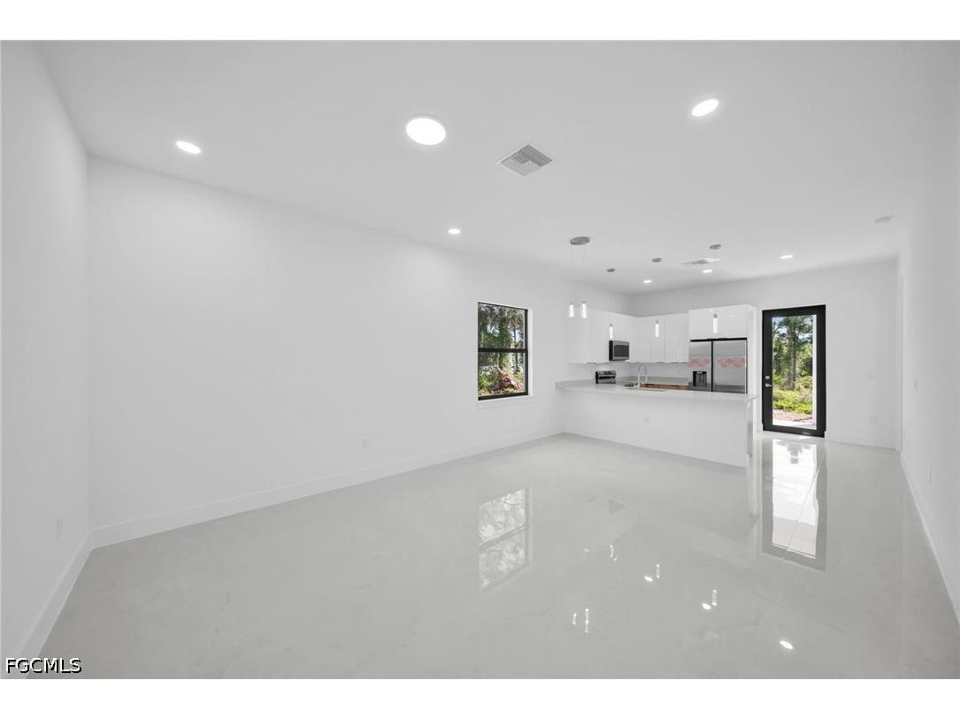 347 Columbus Boulevard S Lehigh Acres FL 33974 2026002711 image4