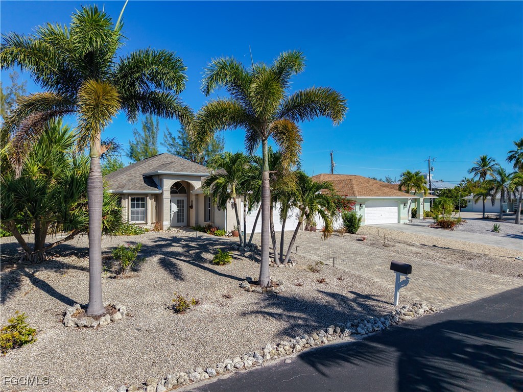 3472 Manatee Drive Saint James City FL 33956 2025021881 image1