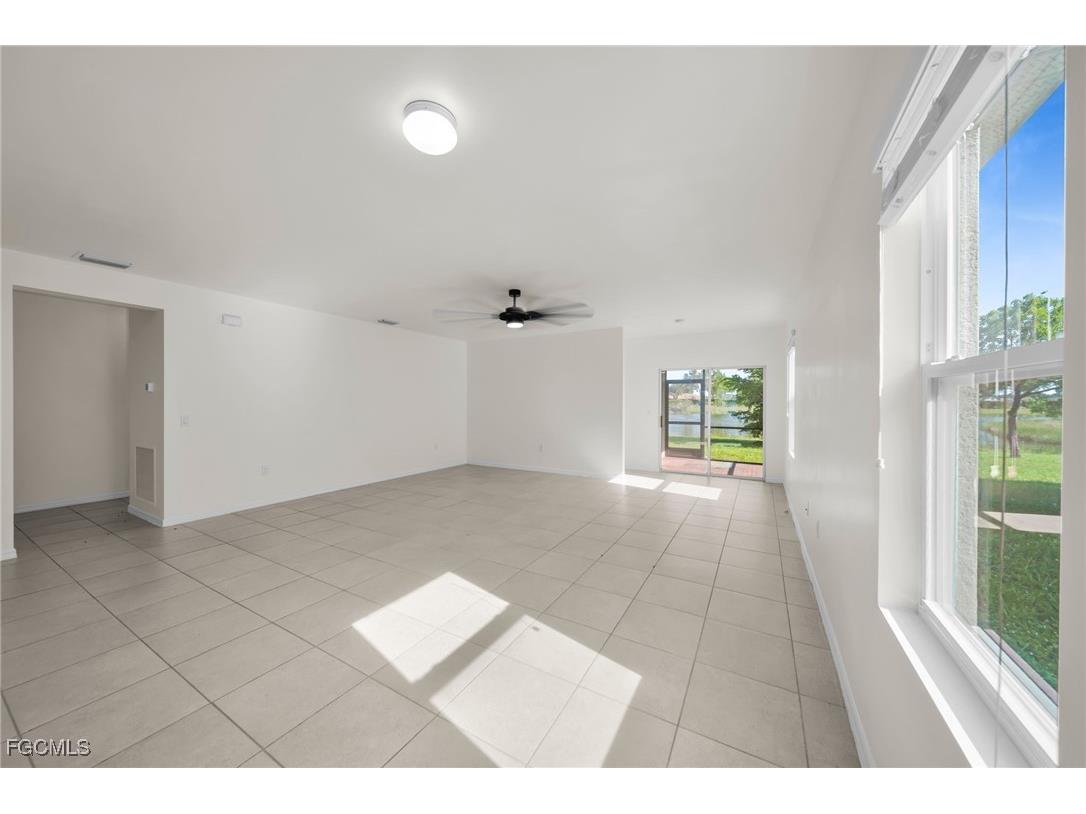 3477 Acapulco Circle Cape Coral FL 33909 2025026103 image10