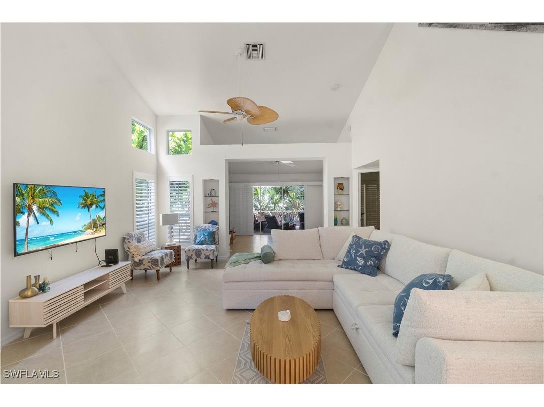 348 Carinosa Court #18-10 Naples FL 34110 225084986 image1