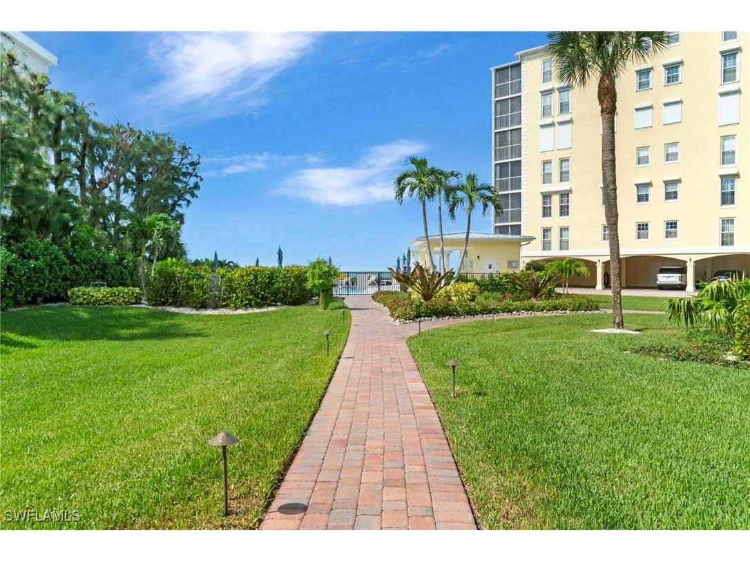 3483 Gulf Shore Boulevard N #105 Naples FL 34103 225076501 image32