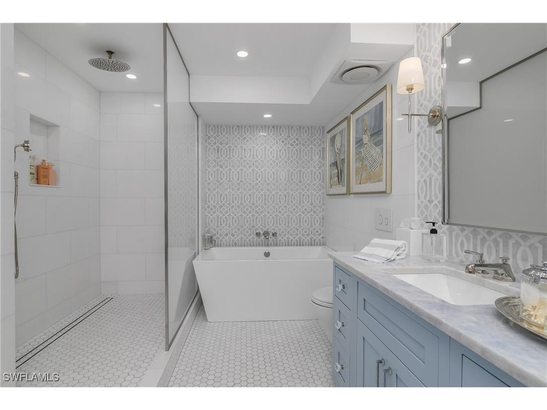 3483 Gulf Shore Boulevard N #502 Naples FL 34103 225074462 image25