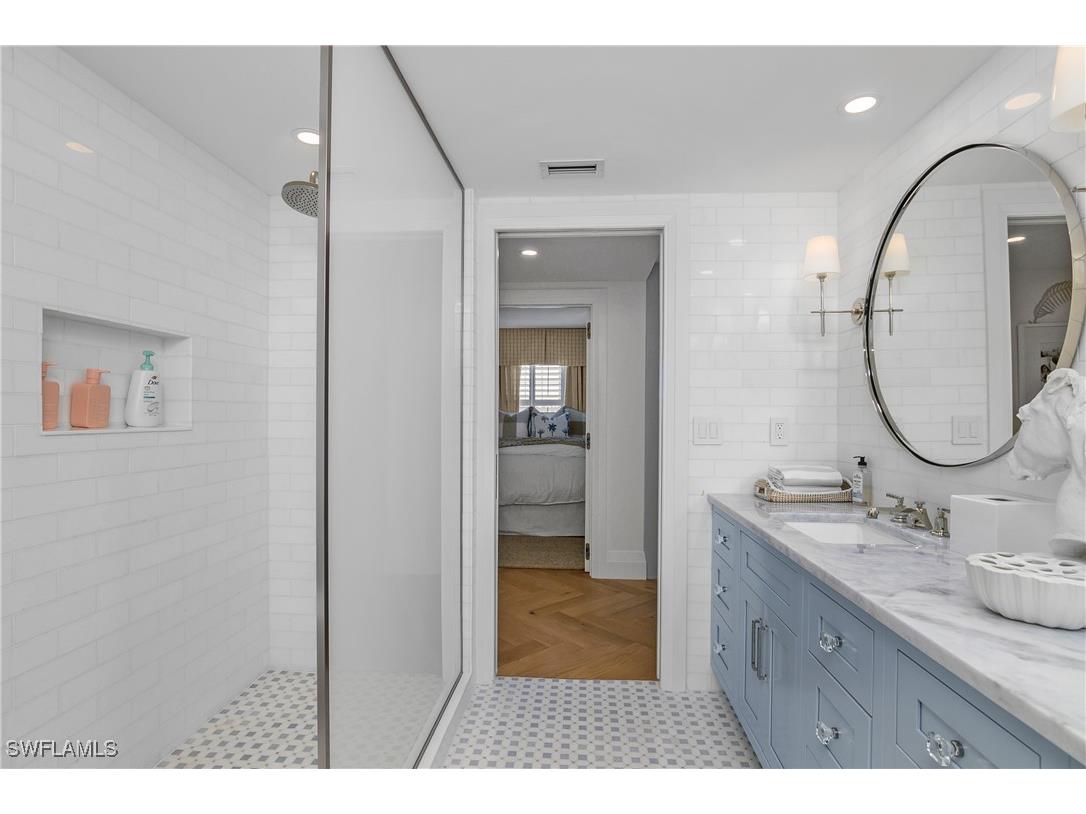 3483 Gulf Shore Boulevard N #502 Naples FL 34103 225074462 image30