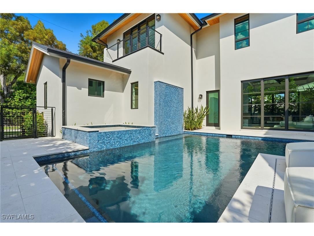 349 2nd Avenue N Naples FL 34102 225077098 image15