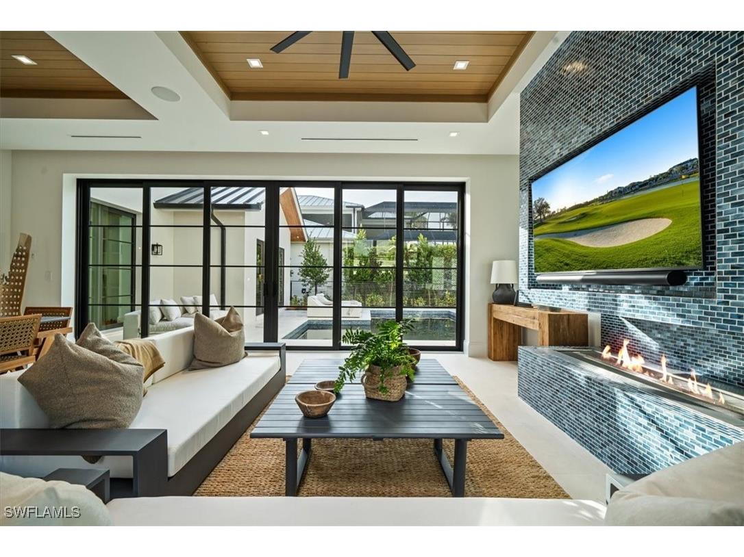 349 2nd Avenue N Naples FL 34102 225077098 image2