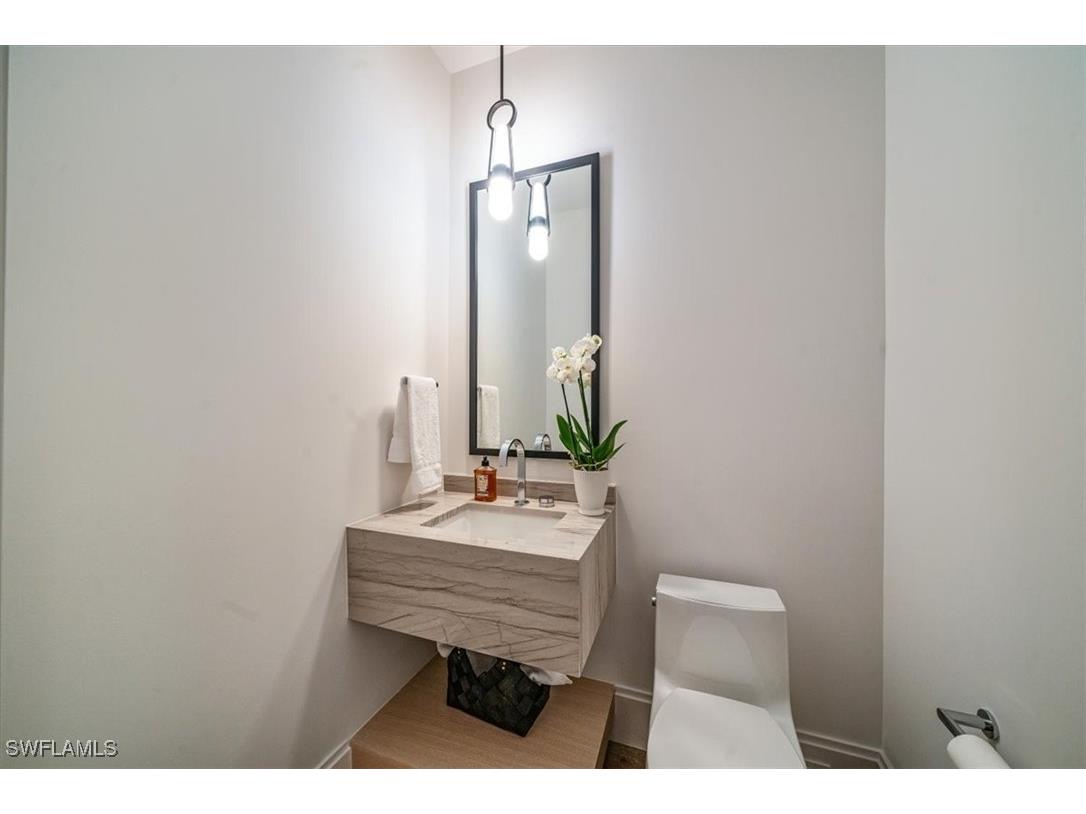 349 2nd Avenue N Naples FL 34102 225077098 image21