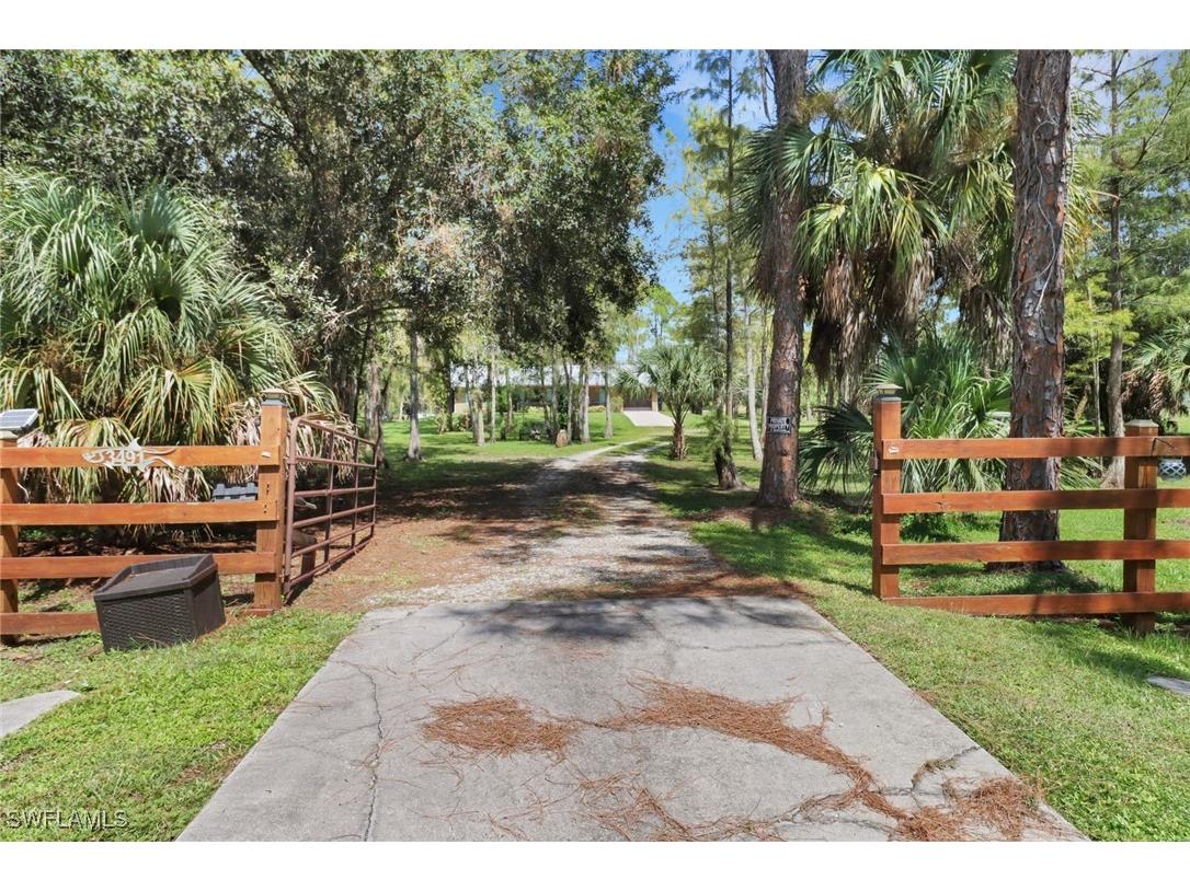 3491 2nd Avenue NE Naples FL 34120 224077899 image1