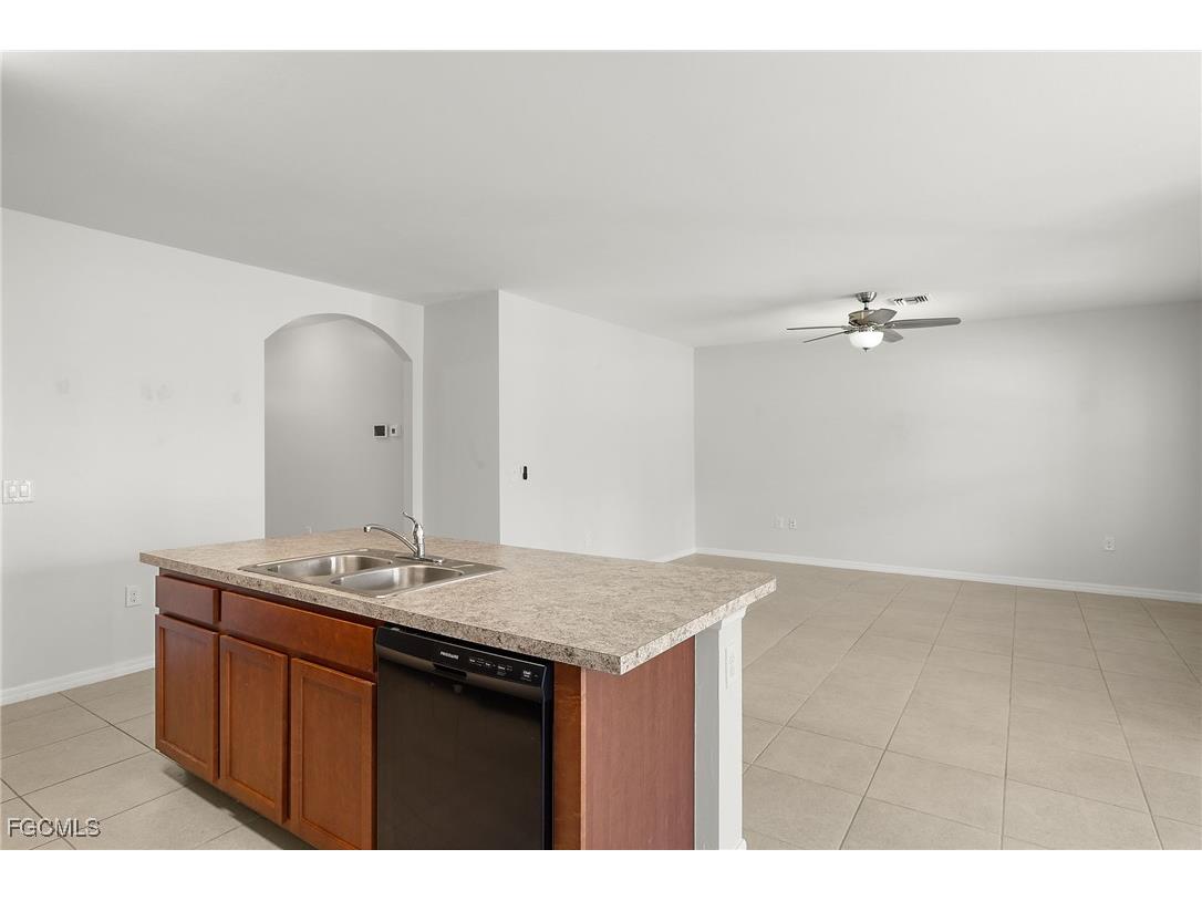 3495 Acapulco Circle Cape Coral FL 33909 2025002474 image11