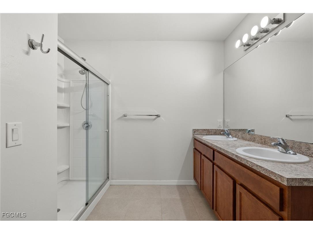 3495 Acapulco Circle Cape Coral FL 33909 2025002474 image18