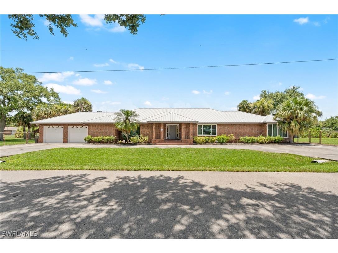 350 5th Avenue Labelle FL 33935 224048430 image1