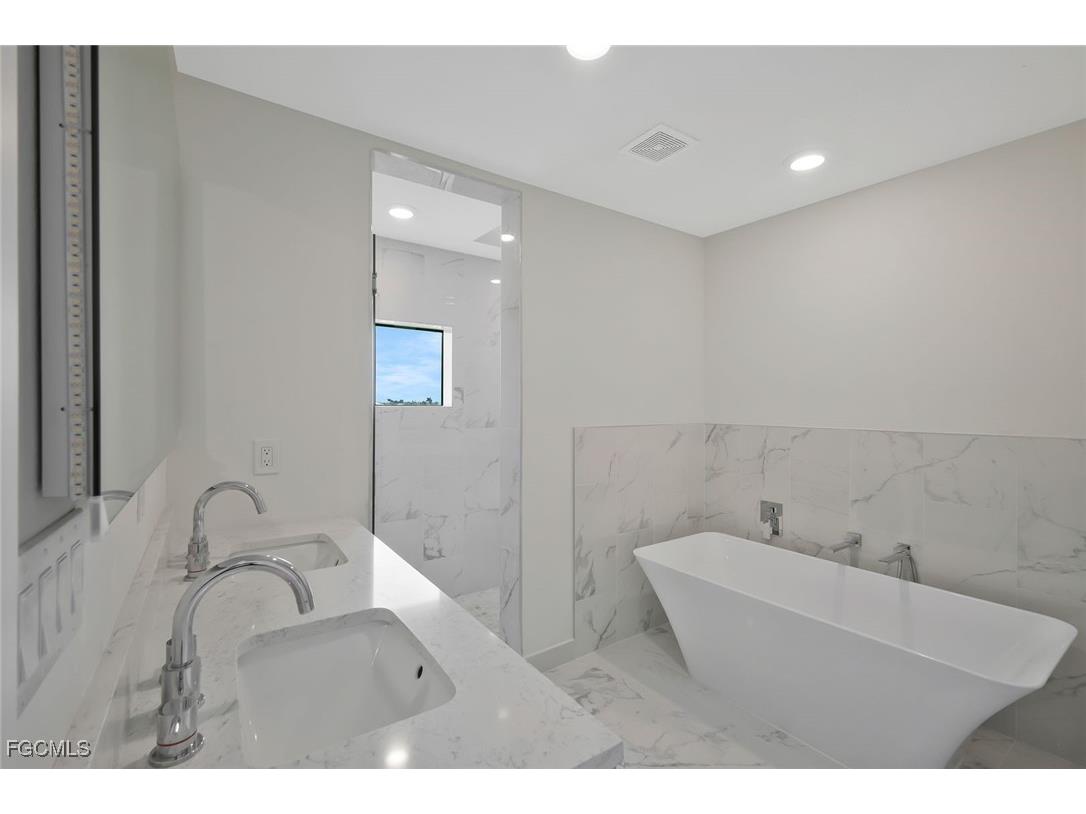 3505 NW 44th Place Cape Coral FL 33993 2025018782 image20