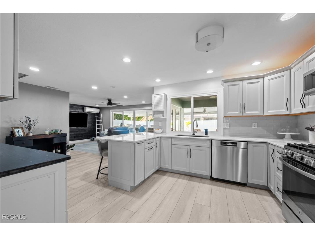 3506 SE 22nd Place Cape Coral FL 33904 2025022897 image6