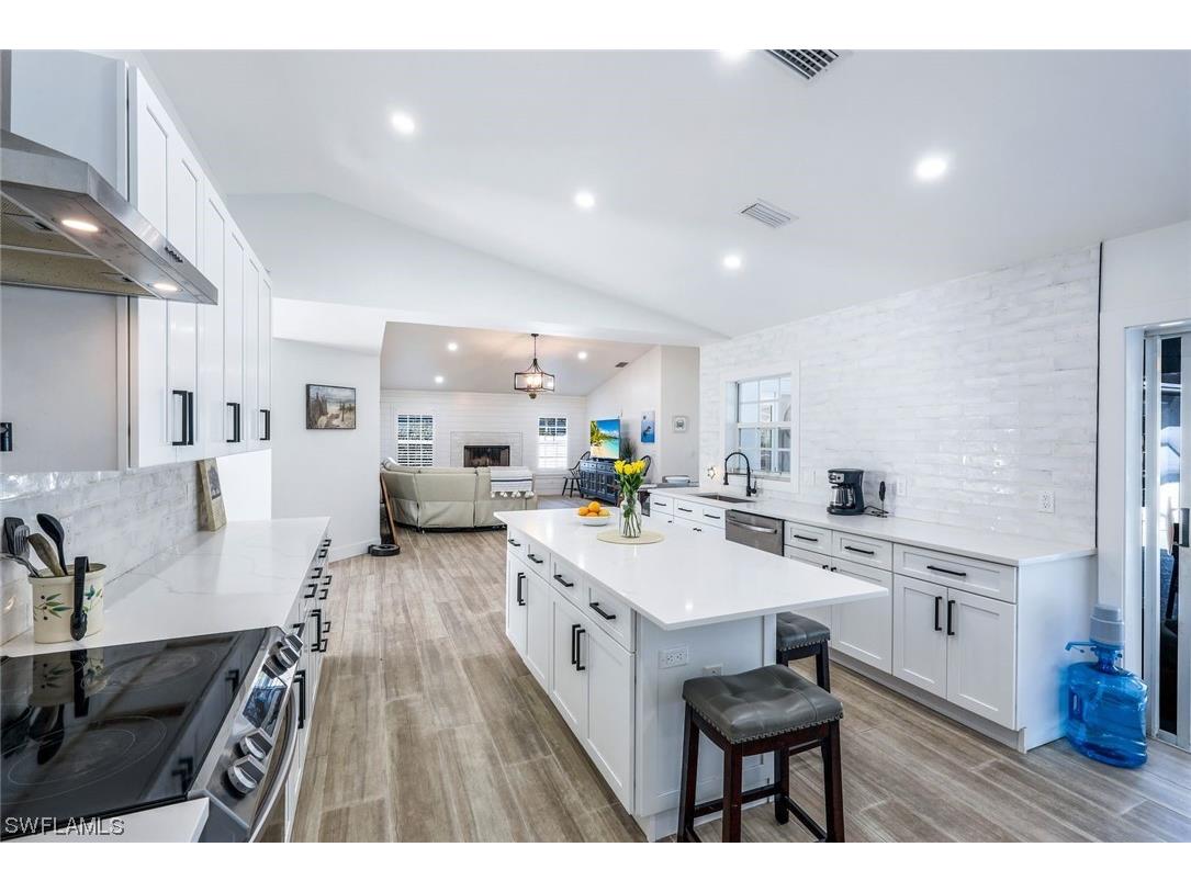 3512 SE 3rd Place Cape Coral FL 33904 223039973 image1