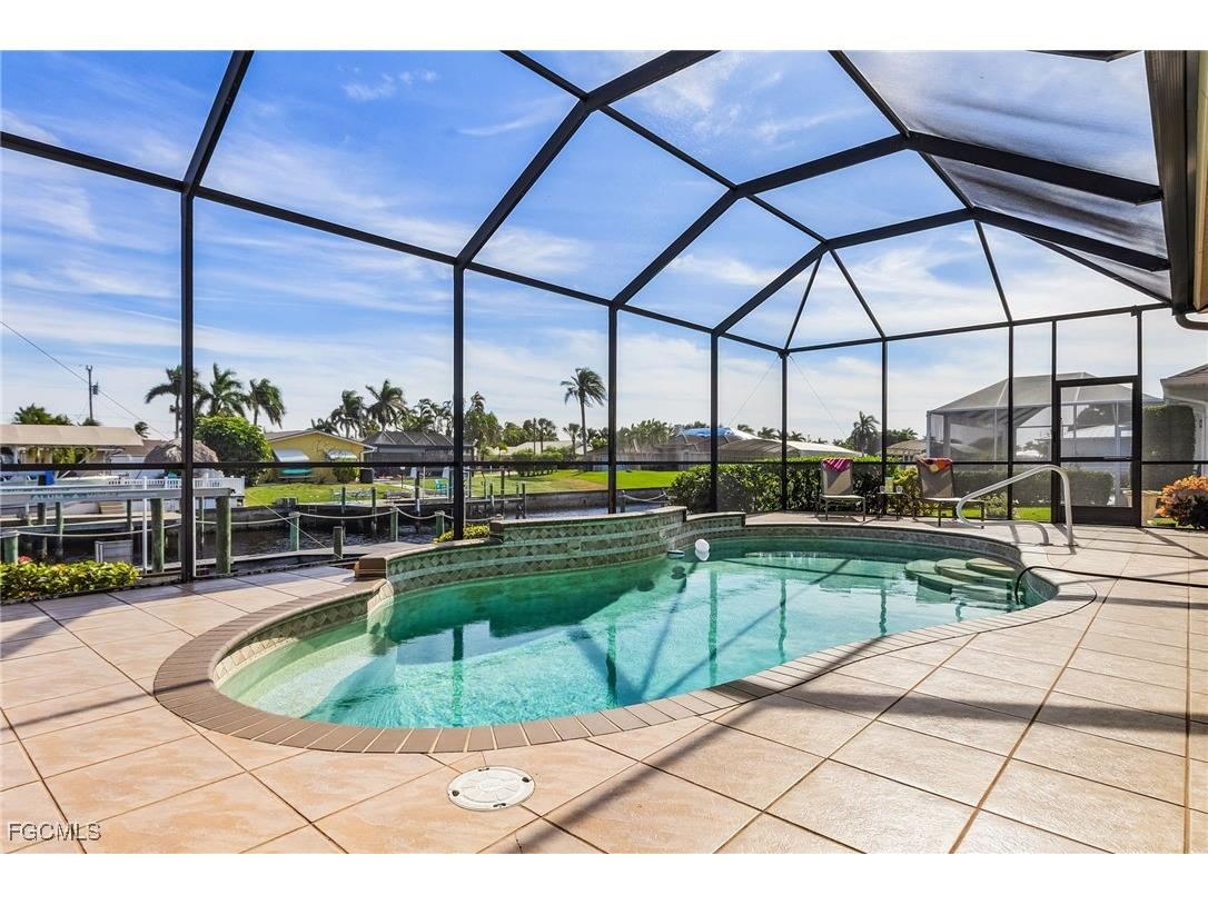 3517 SE 18th Avenue Cape Coral FL 33904 2025023396 image1