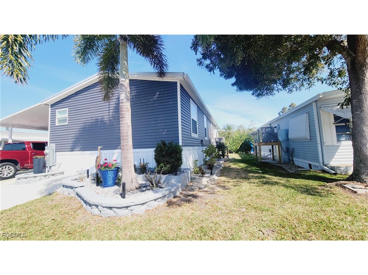 352 Shoreland Drive Fort Myers FL 33905 2025007569 image1