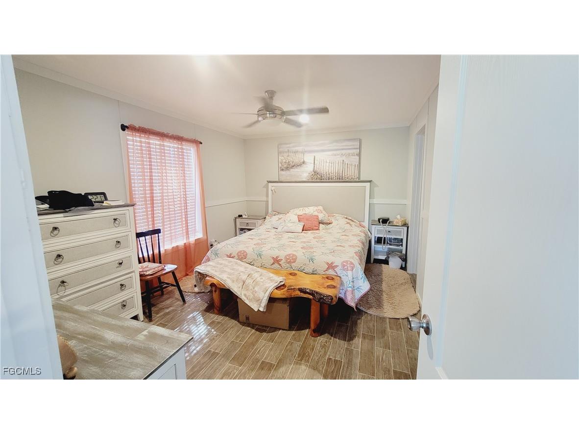 352 Shoreland Drive Fort Myers FL 33905 2025007569 image10