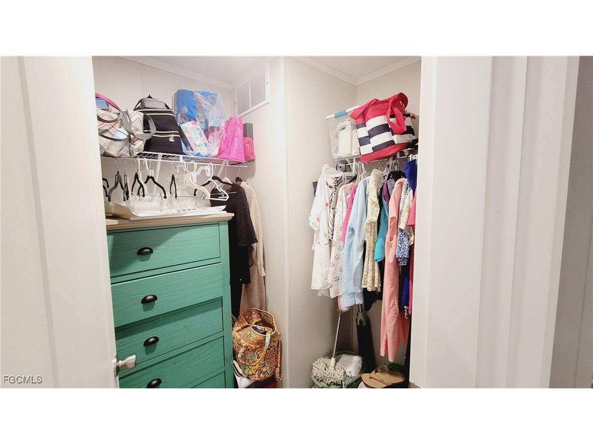 352 Shoreland Drive Fort Myers FL 33905 2025007569 image11