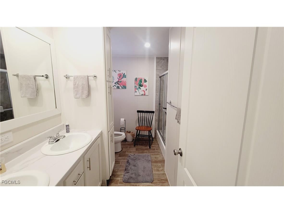 352 Shoreland Drive Fort Myers FL 33905 2025007569 image12