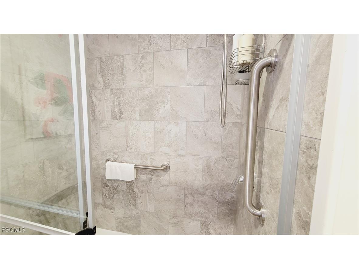 352 Shoreland Drive Fort Myers FL 33905 2025007569 image13