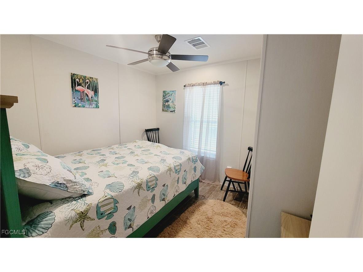 352 Shoreland Drive Fort Myers FL 33905 2025007569 image16