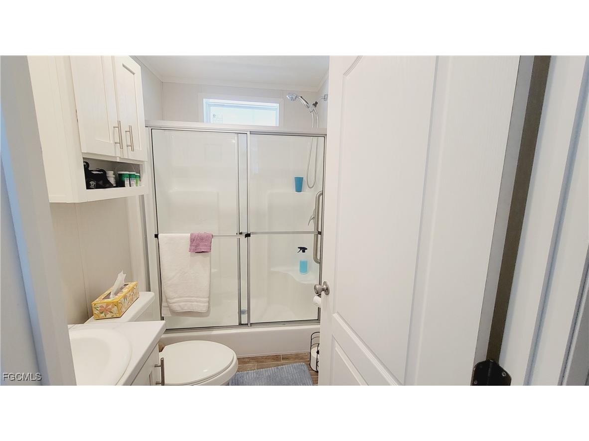 352 Shoreland Drive Fort Myers FL 33905 2025007569 image17