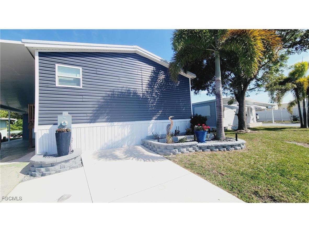 352 Shoreland Drive Fort Myers FL 33905 2025007569 image2
