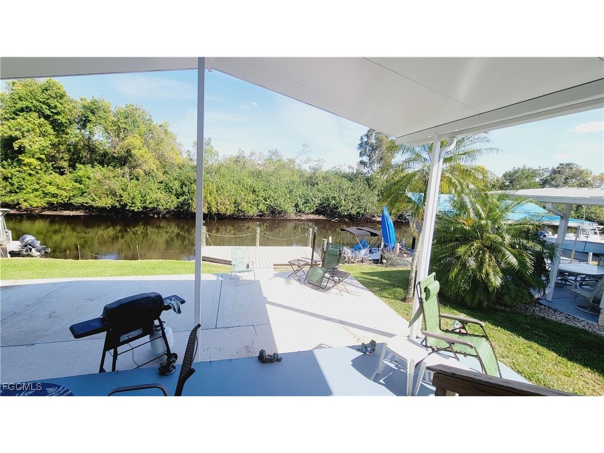 352 Shoreland Drive Fort Myers FL 33905 2025007569 image3