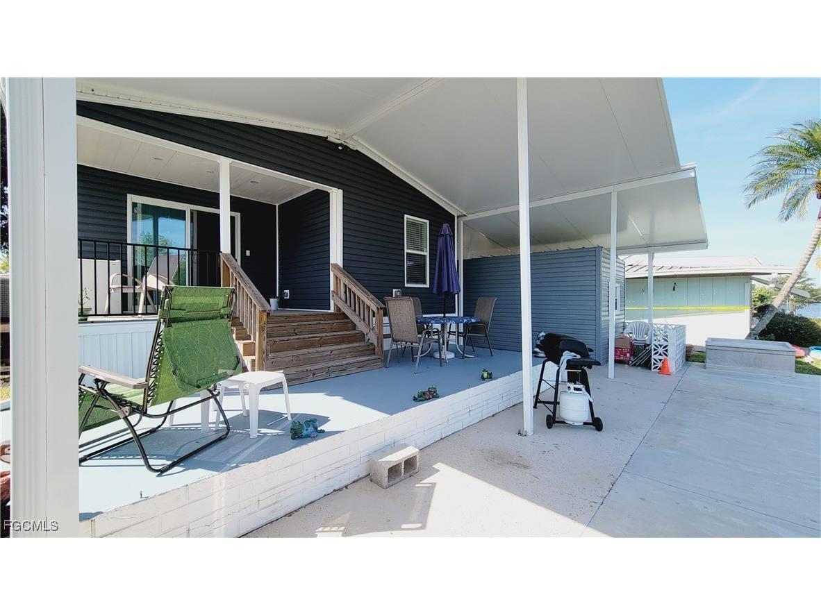 352 Shoreland Drive Fort Myers FL 33905 2025007569 image4