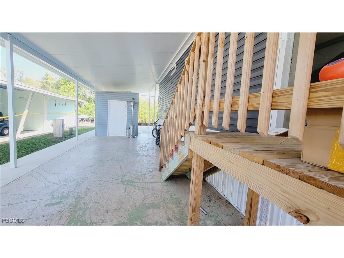352 Shoreland Drive Fort Myers FL 33905 2025007569 image6
