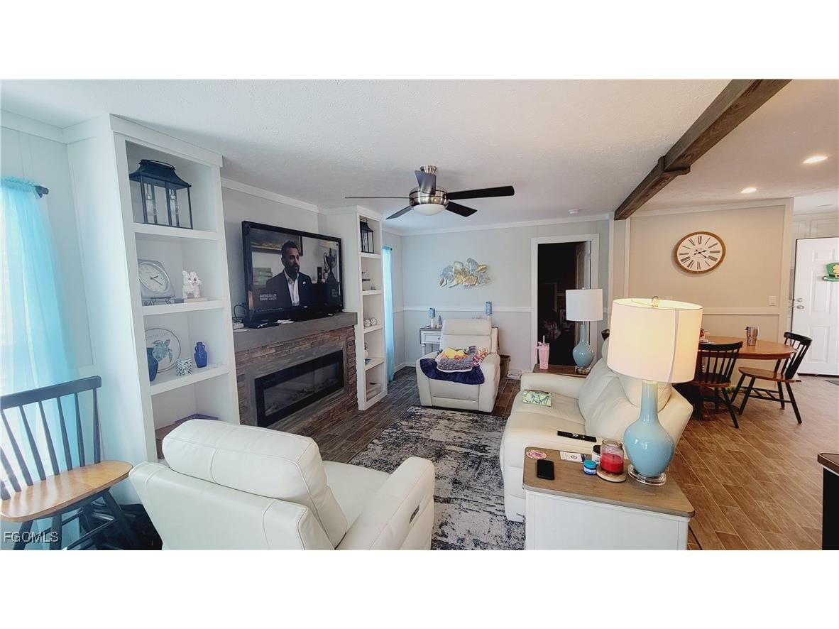 352 Shoreland Drive Fort Myers FL 33905 2025007569 image8