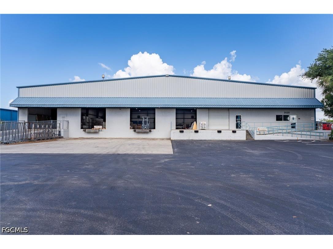 3520 Old Metro Parkway Fort Myers FL 33916 2026023658 image1