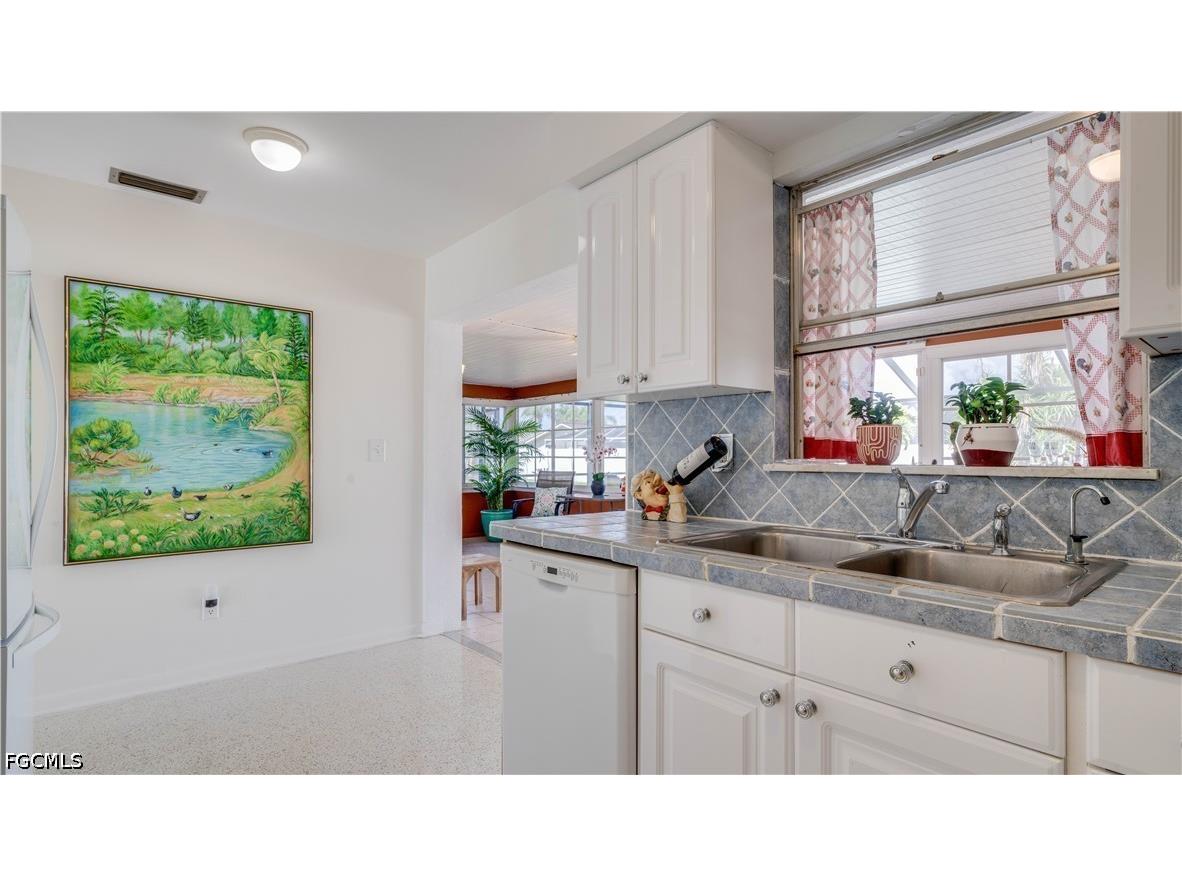 3520 SE 3rd Place Cape Coral FL 33904 2026018538 image12