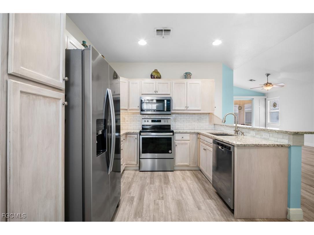 3525 Arclight Court Fort Myers FL 33916 2025020469 image10