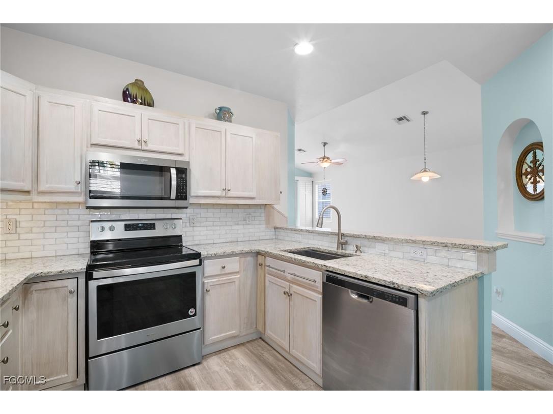 3525 Arclight Court Fort Myers FL 33916 2025020469 image11