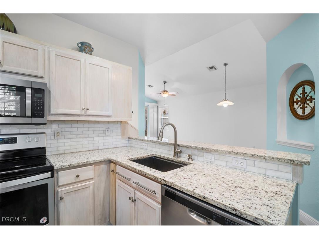 3525 Arclight Court Fort Myers FL 33916 2025020469 image12