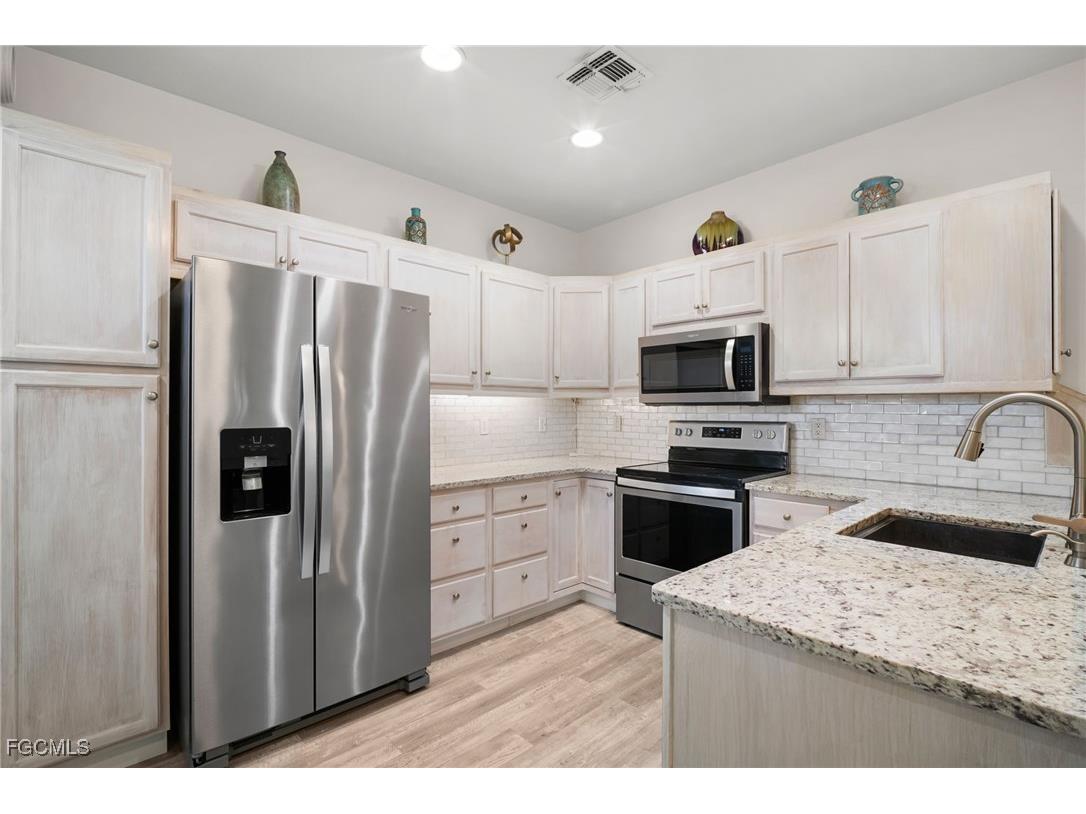 3525 Arclight Court Fort Myers FL 33916 2025020469 image14