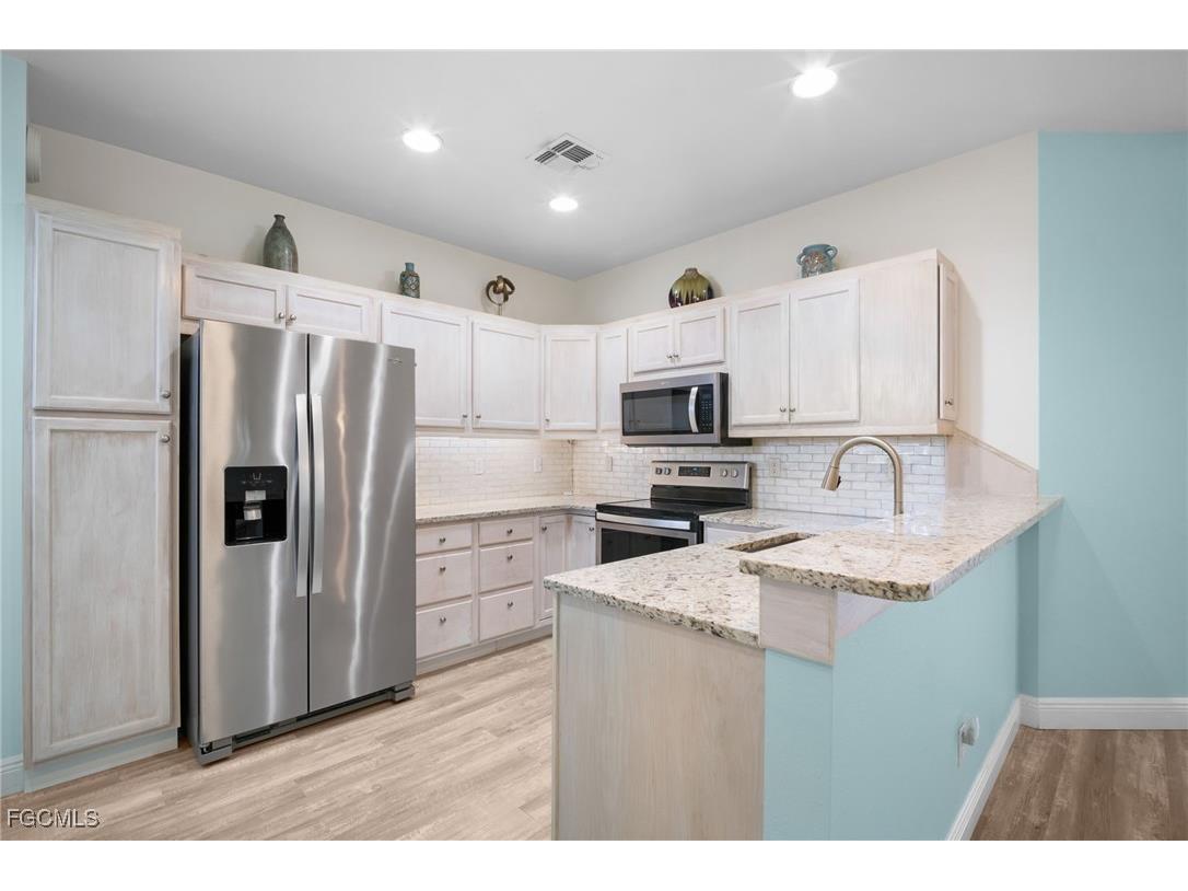 3525 Arclight Court Fort Myers FL 33916 2025020469 image8