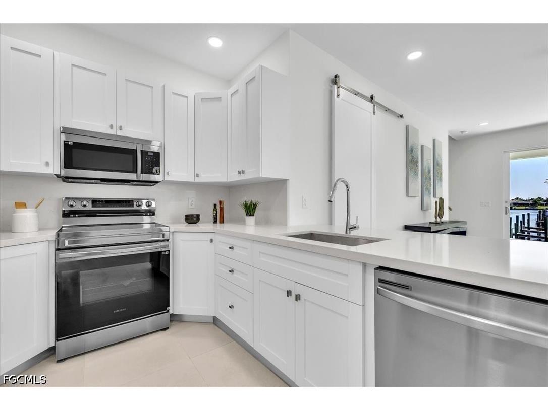 3527 Country Club Boulevard Cape Coral FL 33904 2026015650 image2