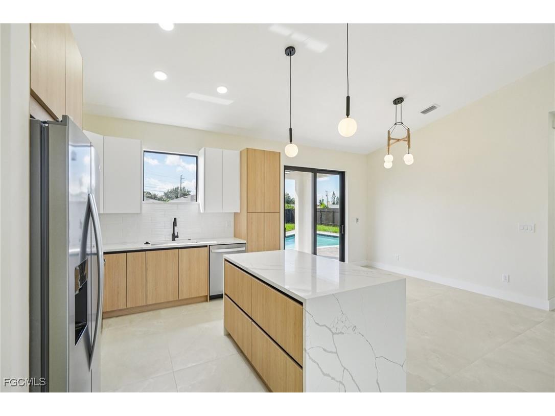 353 El Dorado Boulevard S Cape Coral FL 33991 2025000790 image15