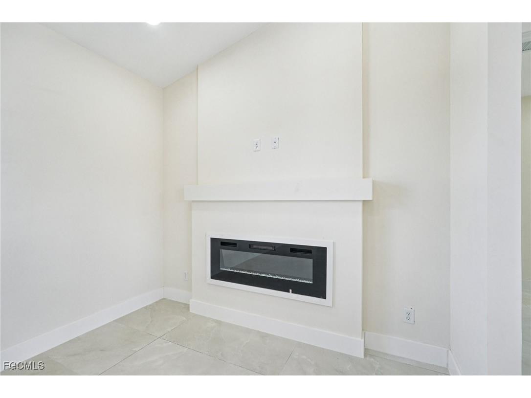 353 El Dorado Boulevard S Cape Coral FL 33991 2025000790 image17